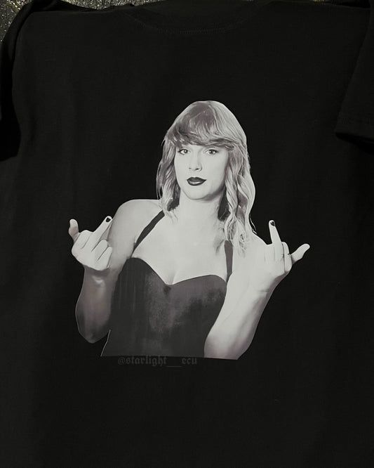 Camiseta middle finger Taylor