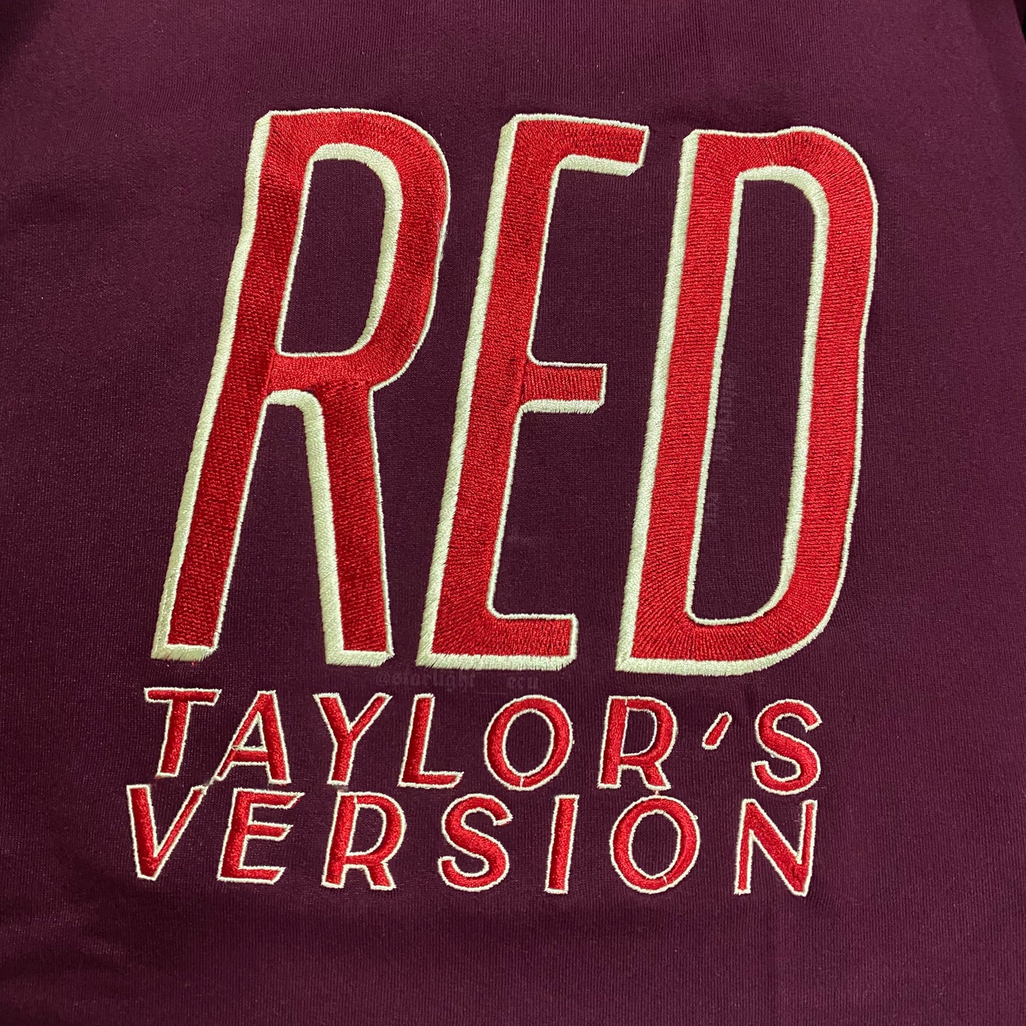 Buzo bordado Red taylor’s version