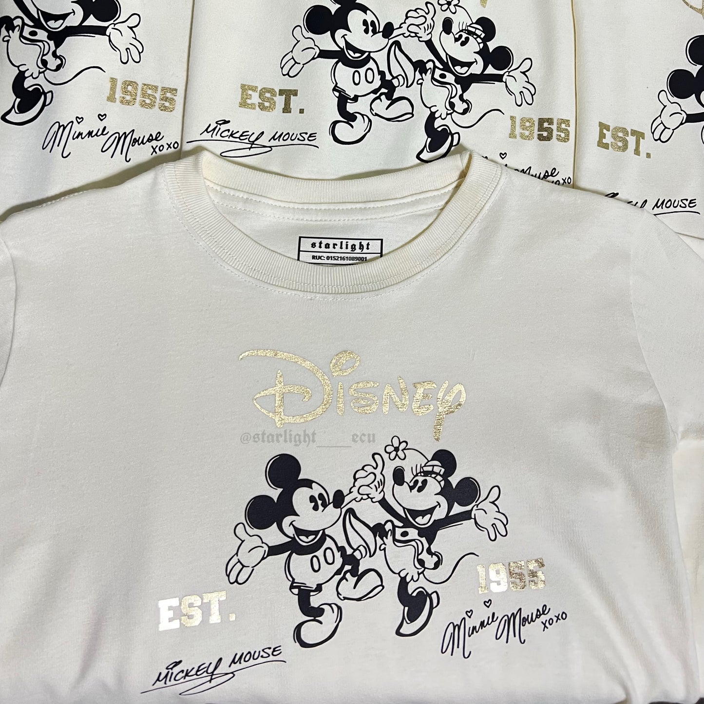 Camiseta Disneyland letras doradas