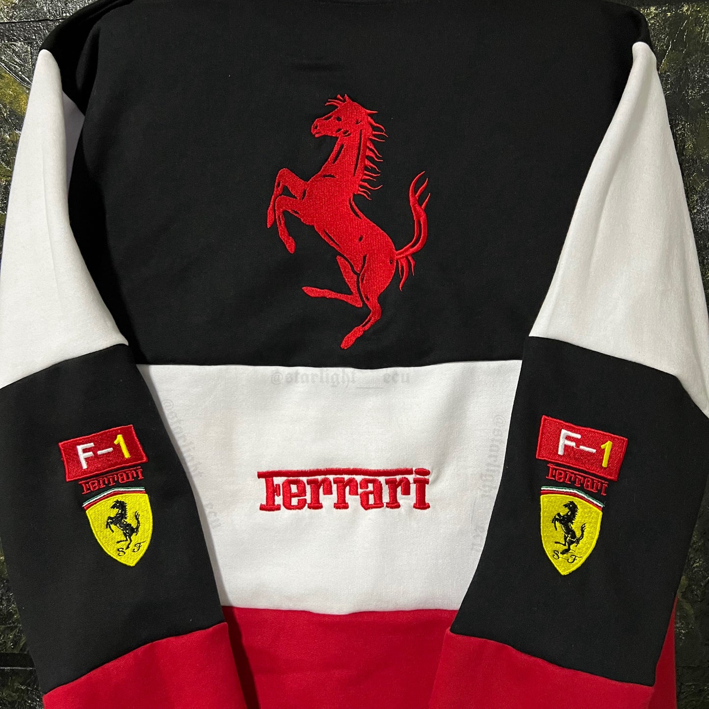 Buzo bordado Ferrari