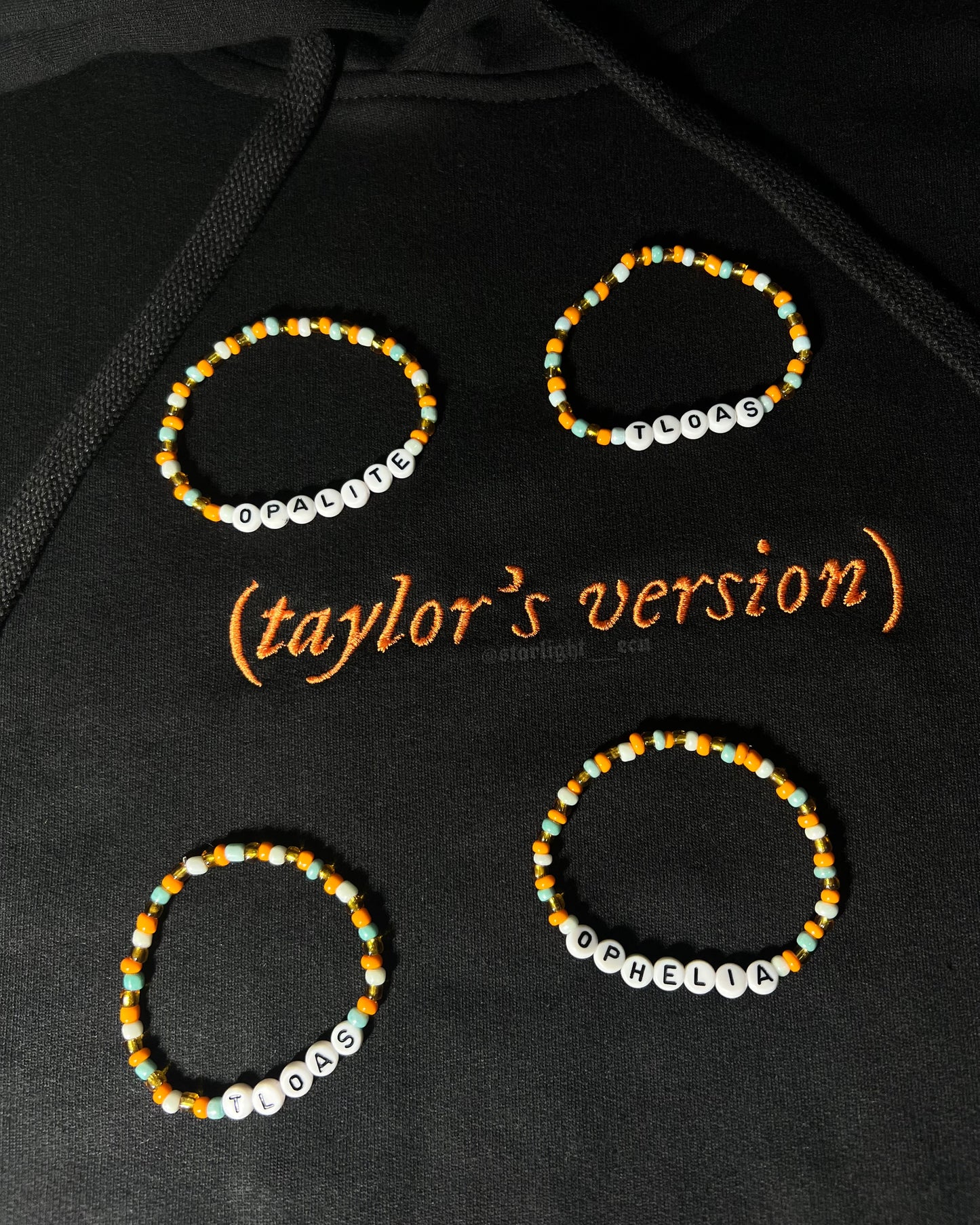 Hoodie/buzo bordado Taylor’s version y albums